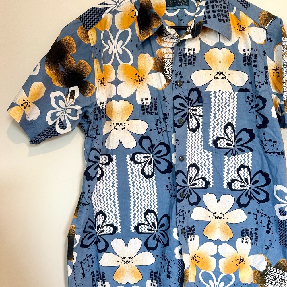 Pineapple Connection Hawaiian Tropical Button Down Shirt - Size: Medium - Picture 4 of 5